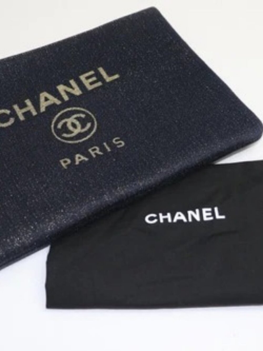 Chanel 2019 Deauville logo-print Clutch Blue Medium - 28103183